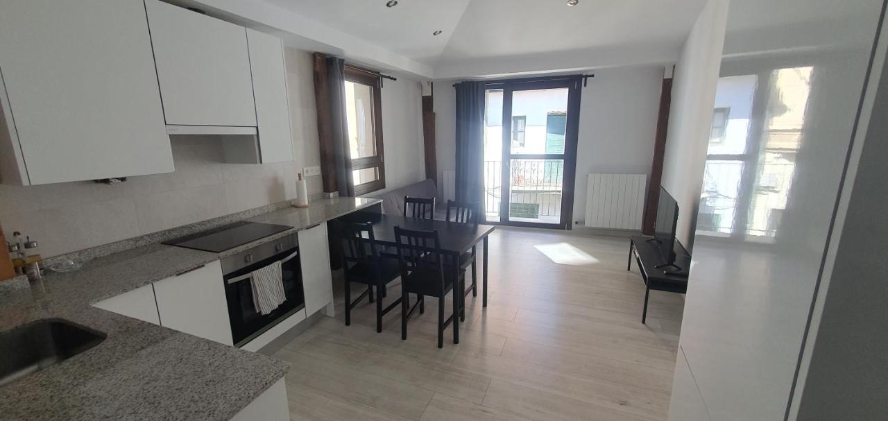 Apartamento en el casco historico de Plencia Esterno foto